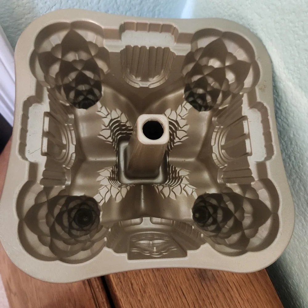 Nordic Ware Hansel & Gretel Bundt Cake Pan Mold Gingerbread‎ Castle Cottage